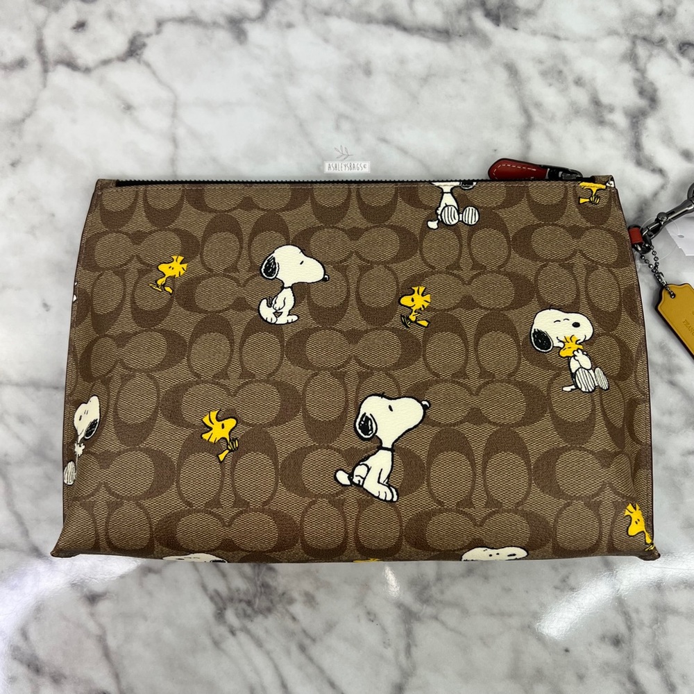 Coach X Peanuts Carry All Pouch In Signature Canvas With Snoopy Woodstock Print - Picture 5 of 11